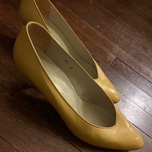 vintage yellow kitten pumps size 8.5
